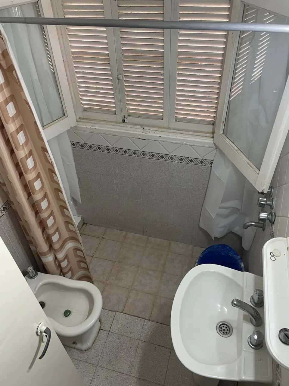 Baño completo de El Paraíso Reta