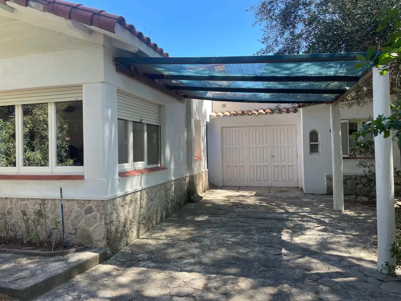 Cochera techada de El Paraíso en Balneario Reta