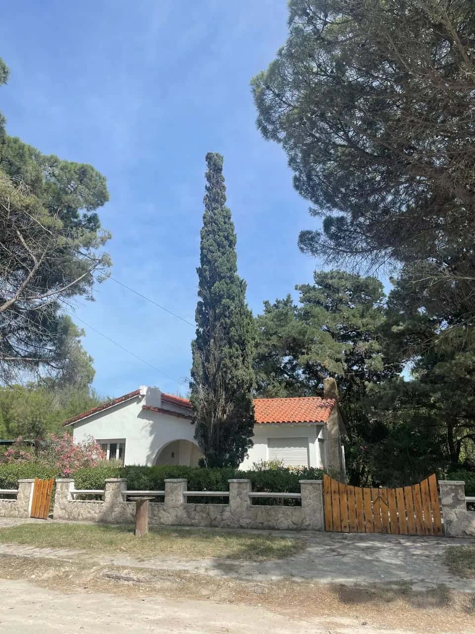Fachada externa de El Paraíso en Balneario Reta