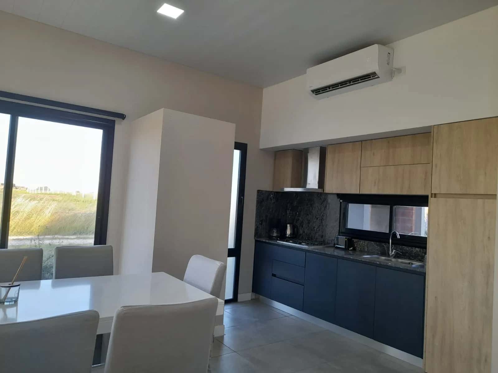 Cocina y comedor en Las Negritas en Balneario Reta