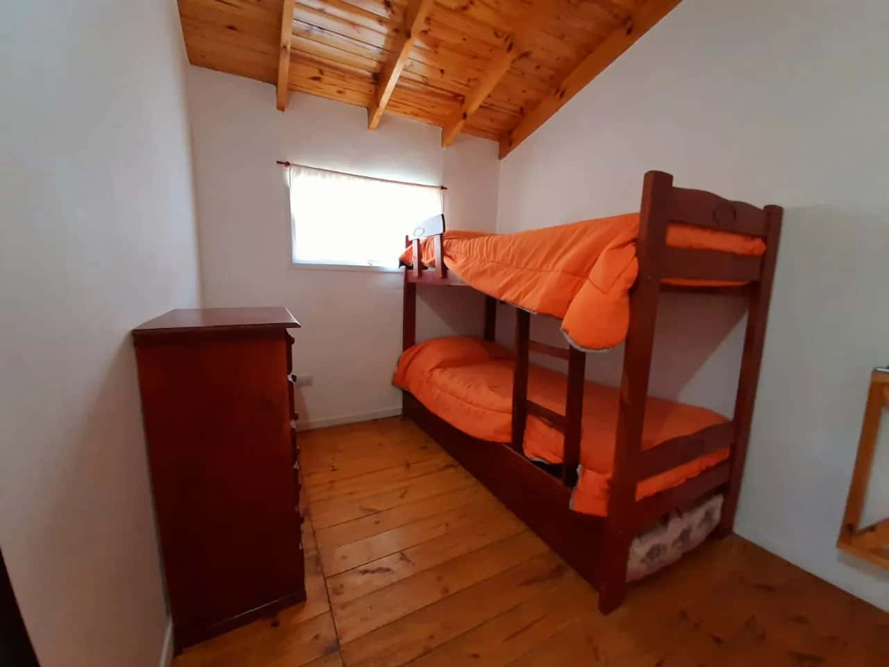 Habitación con camas individuales de Complejo Luan en Balneario Reta