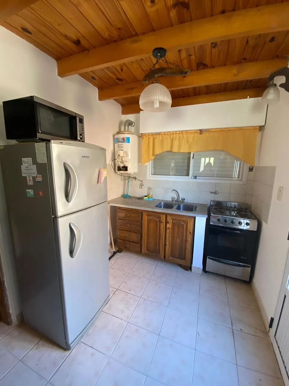 Cocina equipada en el Complejo Cossa Nostra en Balneario Reta