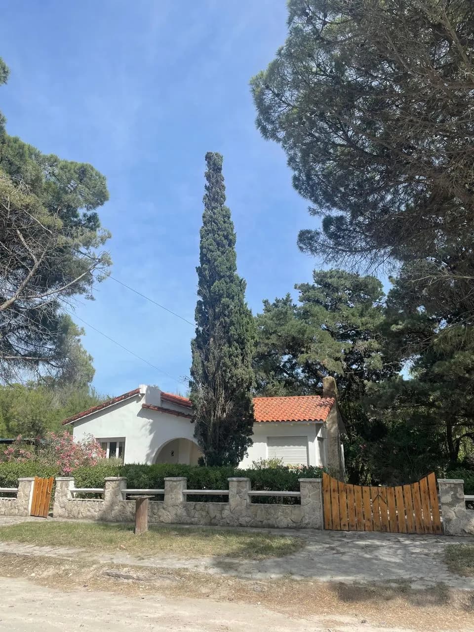 Fachada externa de El Paraíso en Balneario Reta