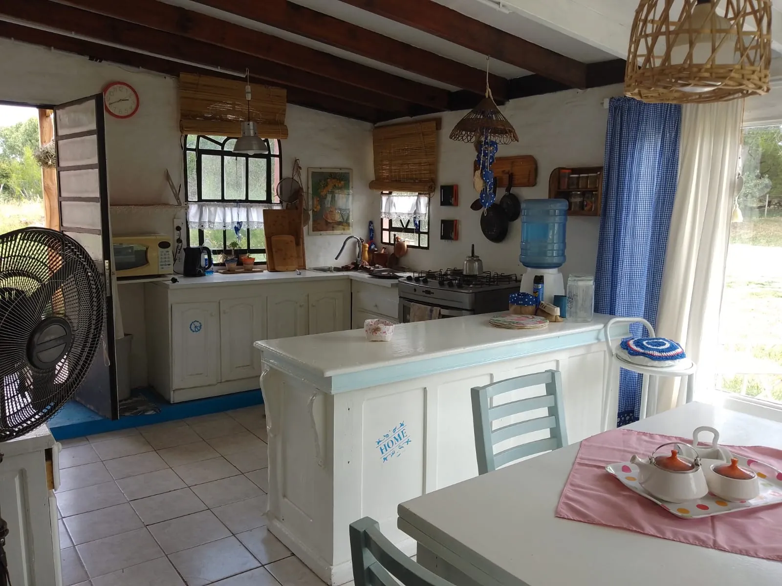 Estar comedor luminoso en La Casita Rosada de Inés en Balneario Reta