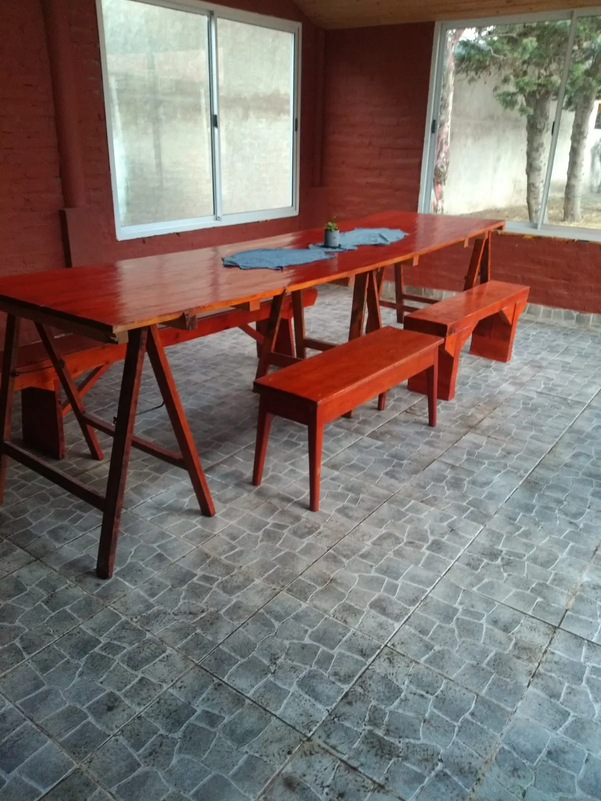 Quincho cerrado con parrilla para reuniones familiares en La Ponderosa en Balneario Reta
