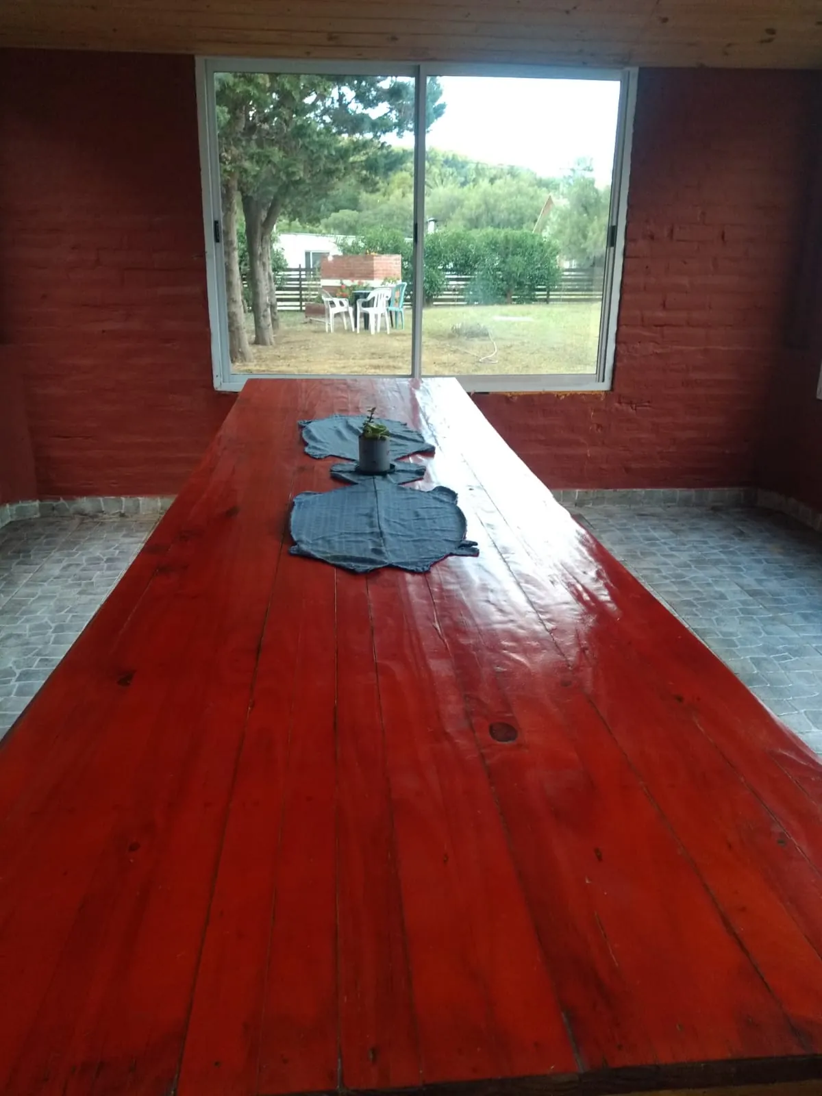 Quincho cerrado con parrilla en La Ponderosa en Balneario Reta