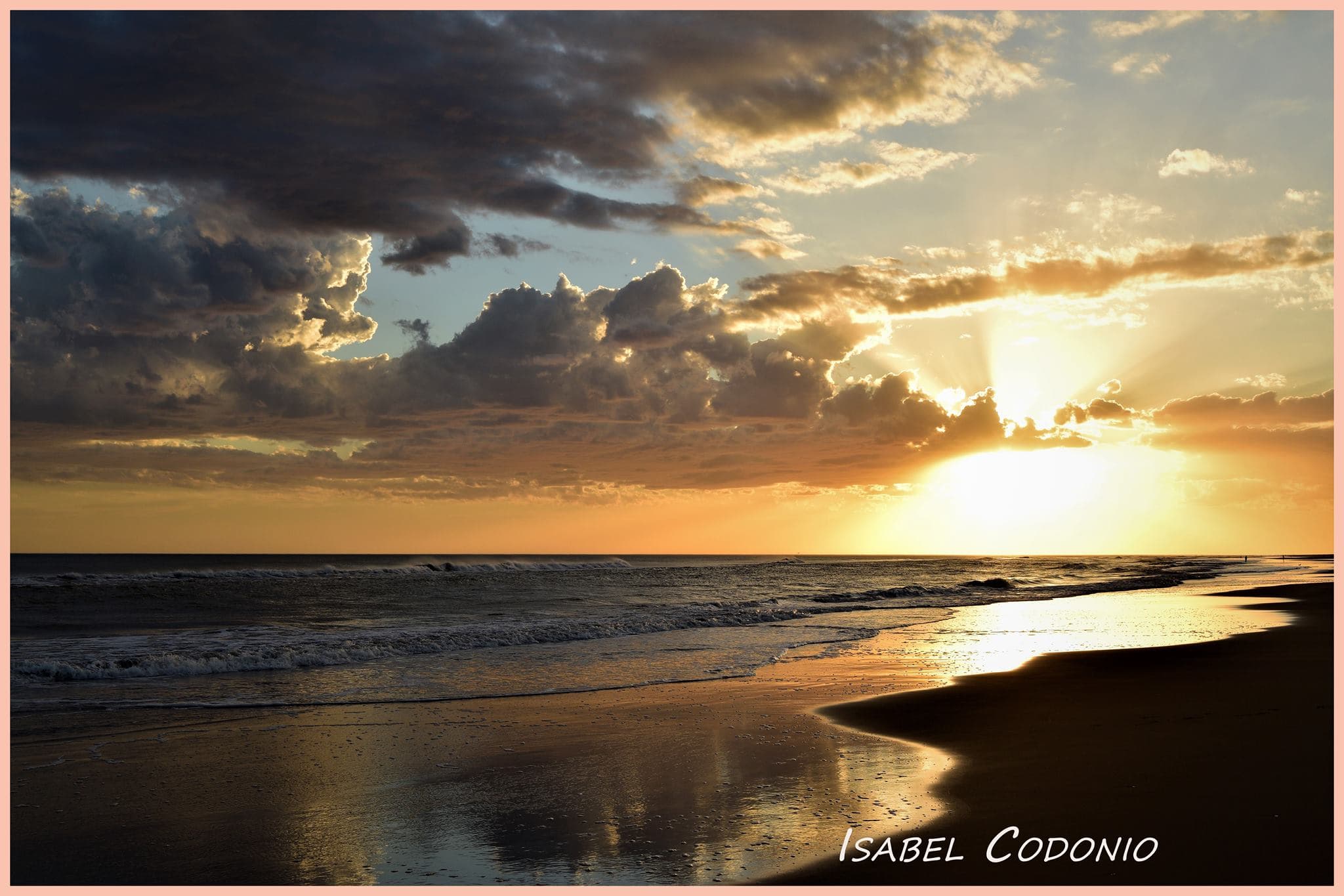 Atardecer entre Nubes en la Costa de Reta