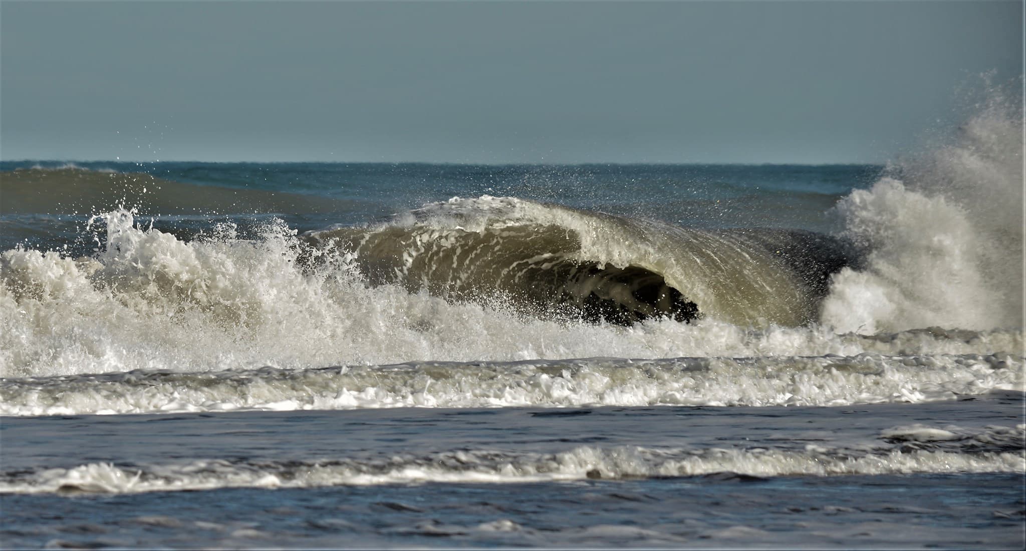 Olas del Océano Atlántico en la Costa de Reta