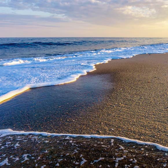 Playa Amplia con Olas Suaves en Balneario Reta