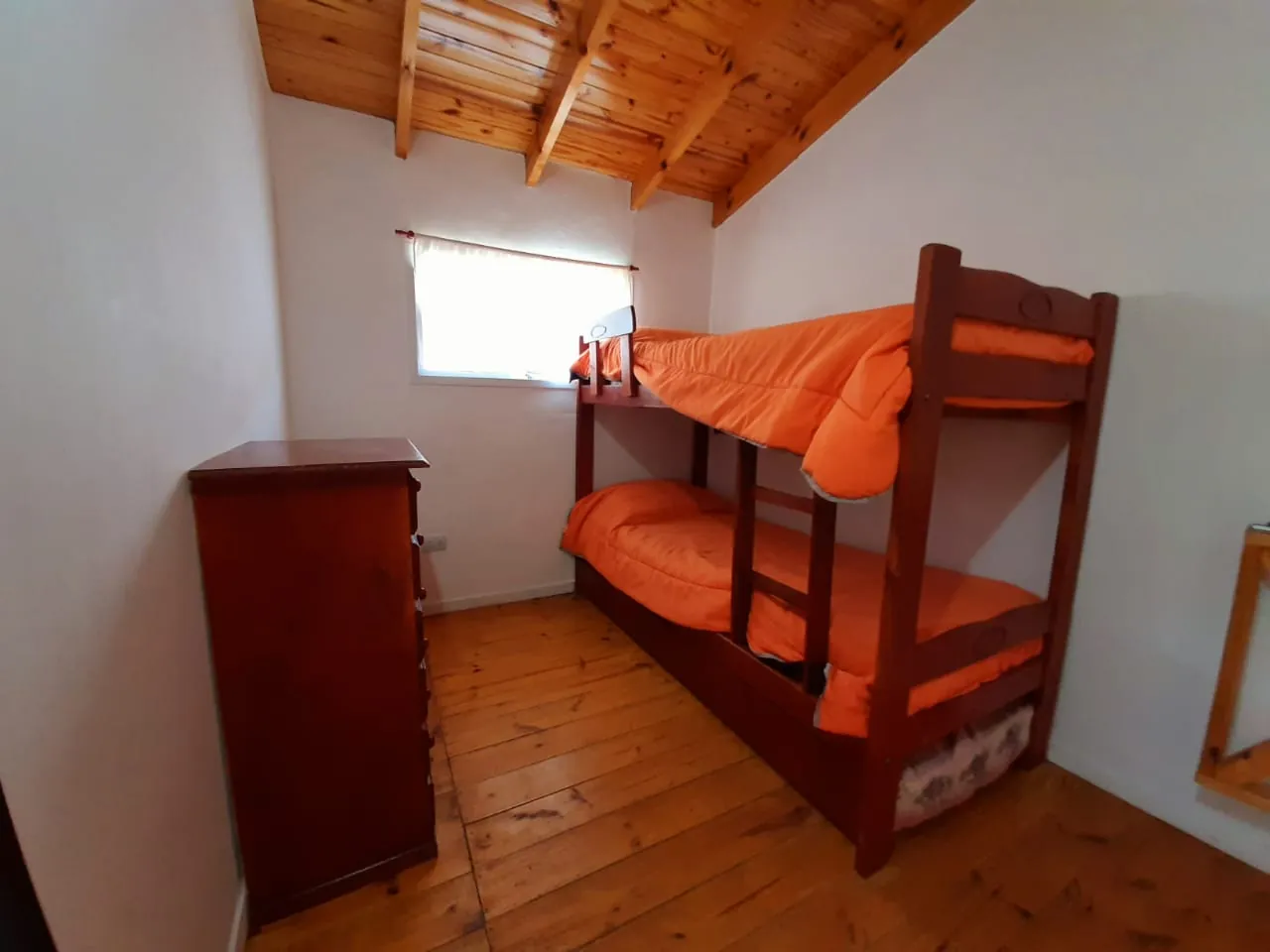 Habitación con camas individuales de Complejo Luan en Balneario Reta